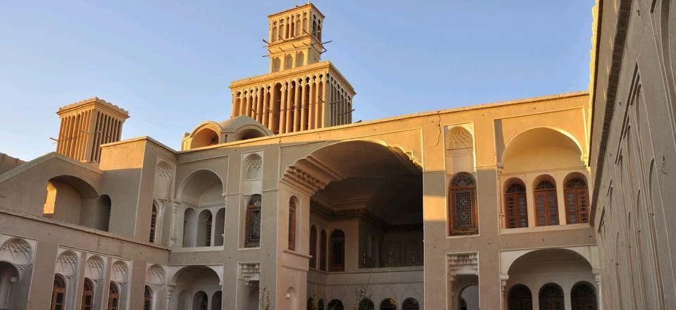 هتل سنتی خانه آقازاده در ابرکوه