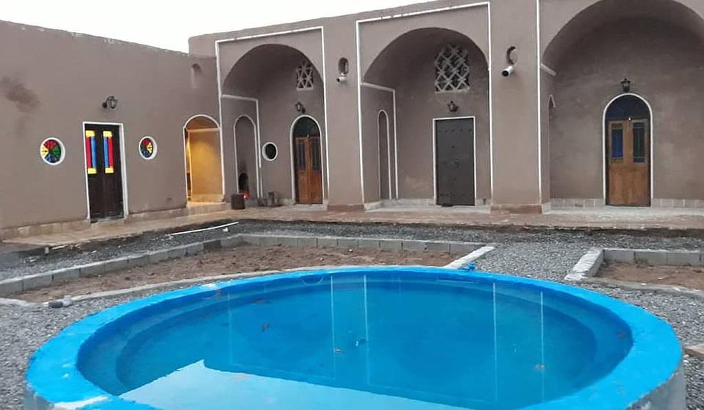 اجاره اقامتگاه بوم گردی لیلاز در اردستان