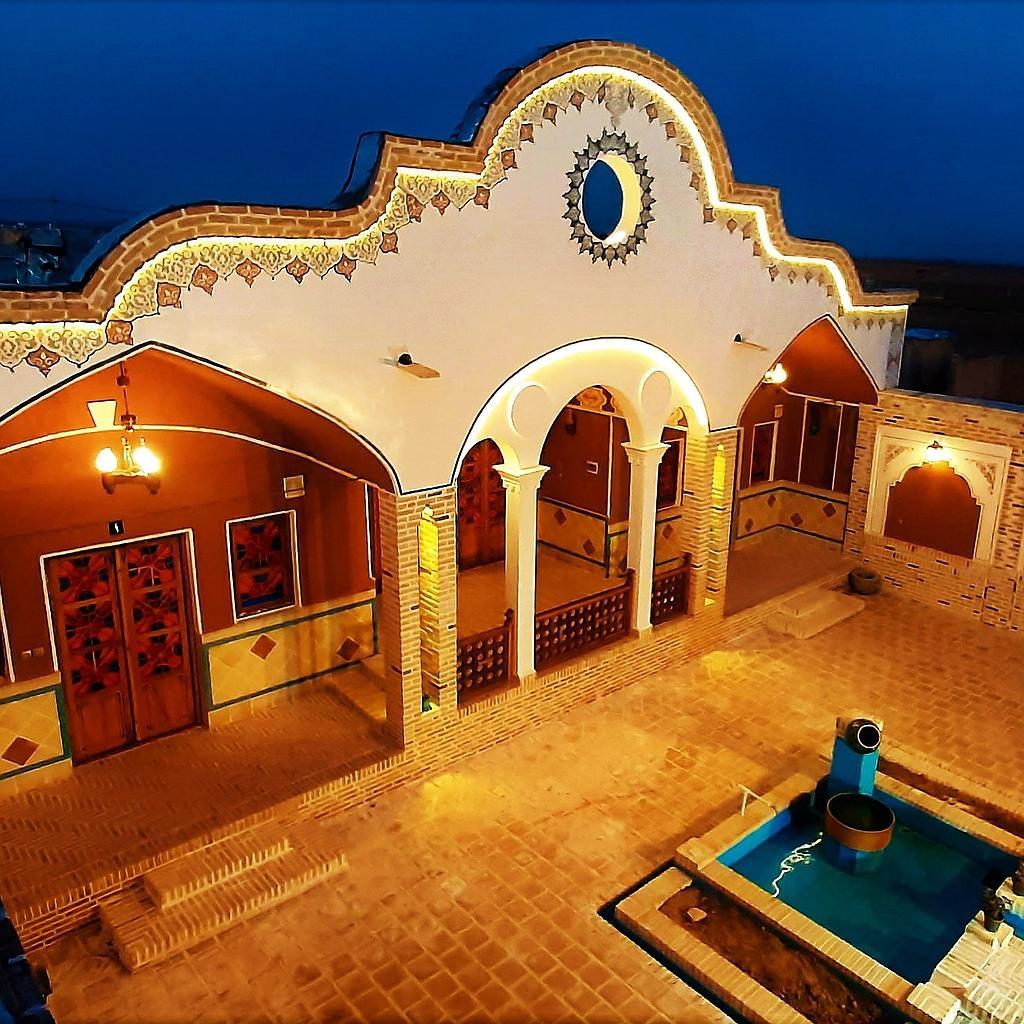 اقامتگاه بوم گردی عمارت کهن در ابوزیدآباد