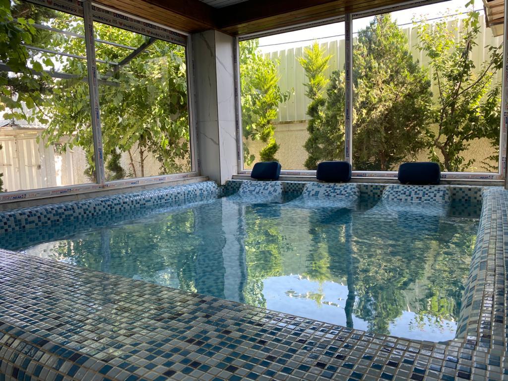 عمارت هشت خوابه سبز با پارك آبى