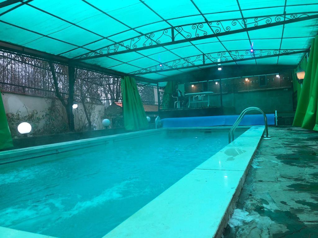 اجاره ویلا جنگلی کردان استخر اب گرم