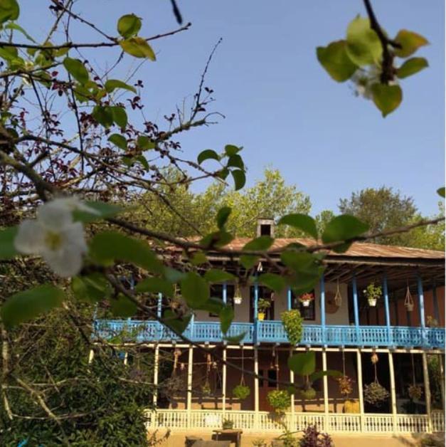 اقامتگاه روستایی هلوچین در خشکبیجار