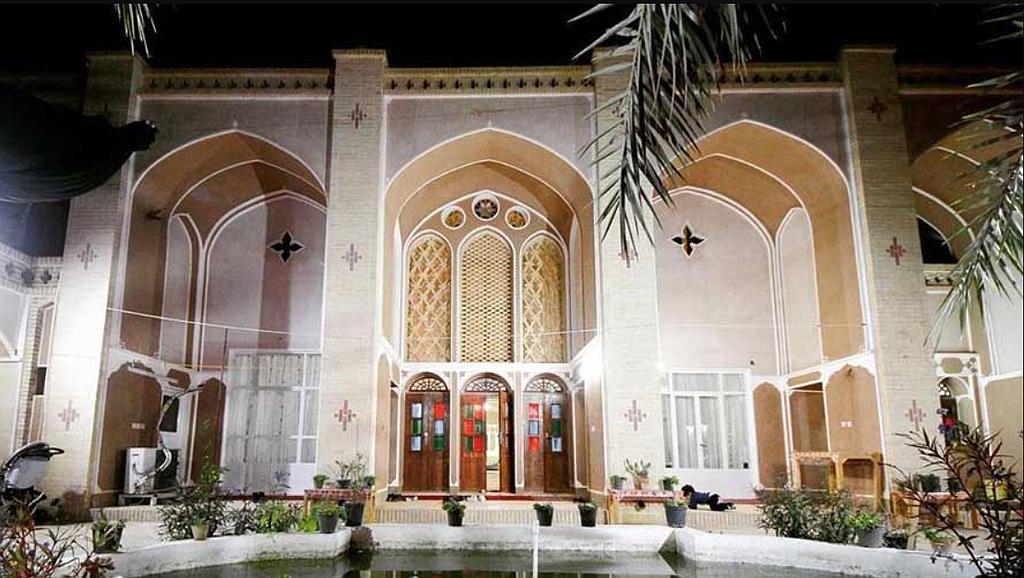 اقامتگاه خانه طلایی در اردستان