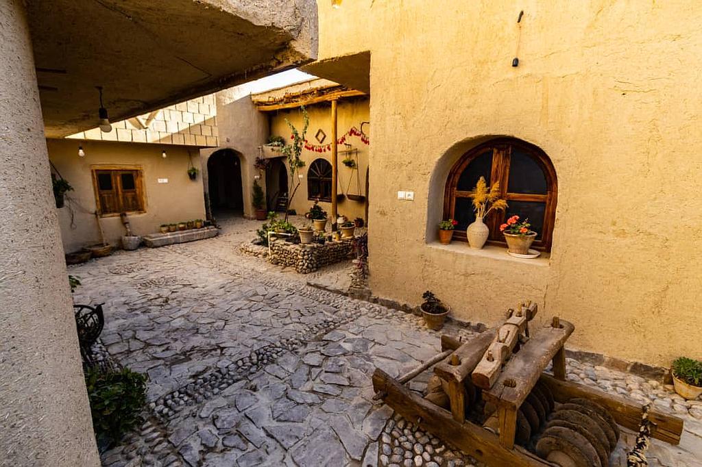 بوم گردی کروشک ایزدخواست آباده