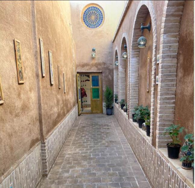 اجاره اقامتگاه سنتی عمارت عندلیبان یزد