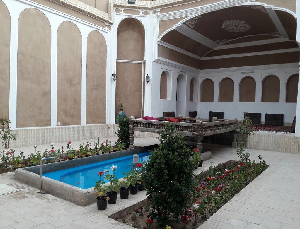 اجاره اقامتگاه سنتی سرزمین آفتاب در یزد