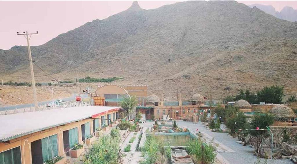 مجتمع اقامتی باغ طبیعت شیرکوه در تفت