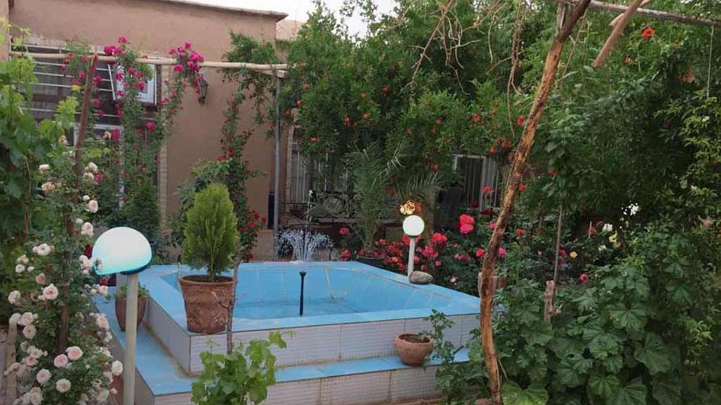 اقامتگاه بوم گردی دربست ماه بوم در ماهان