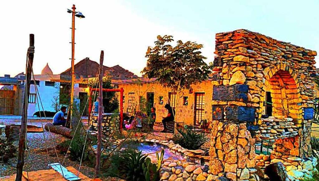 اقامتگاه بوم گردی میداف در پارسیان