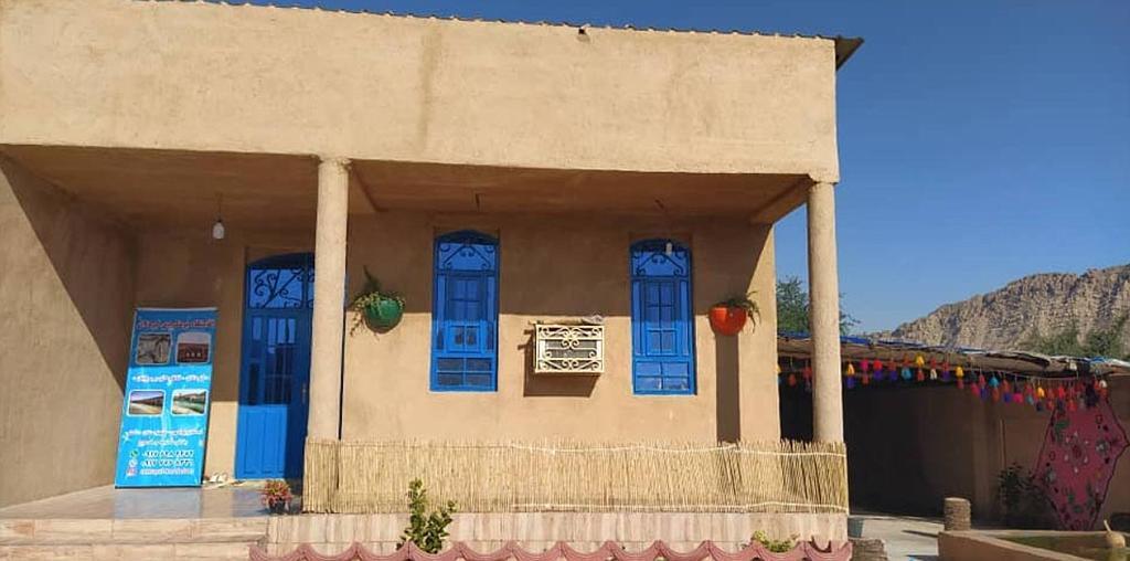 اقامتگاه بوم گردی کردلان در دشتی