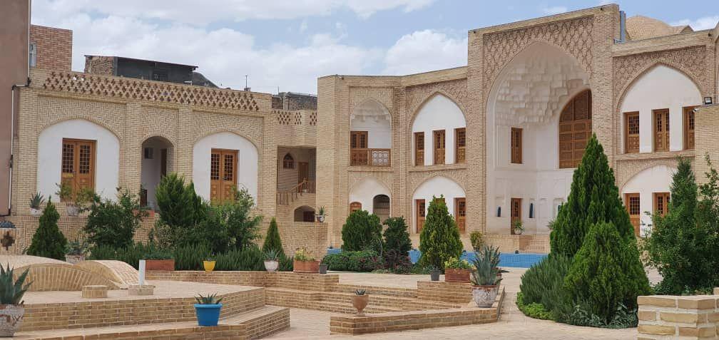 اقامتگاه سنتی عمارت حاکم در ساوه