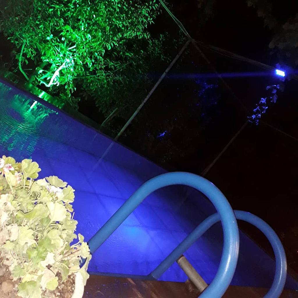 اجاره باغ ویلا بااستخر روباز در خمینی شهر