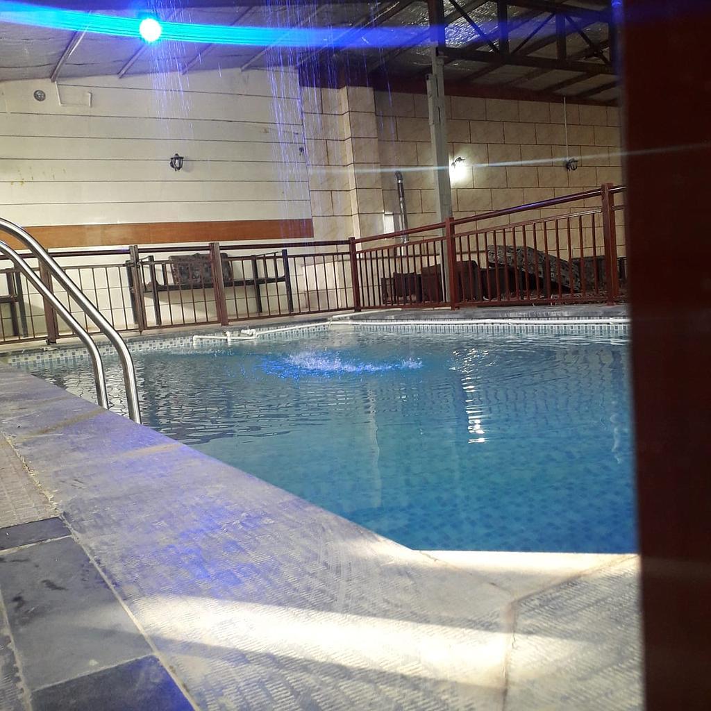 اجاره ویلا باغ با استخر سرپوشیده در خمینی شهر