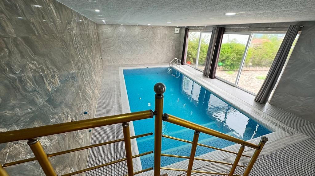 ویلا استخردار سرپوشیده آب گرم