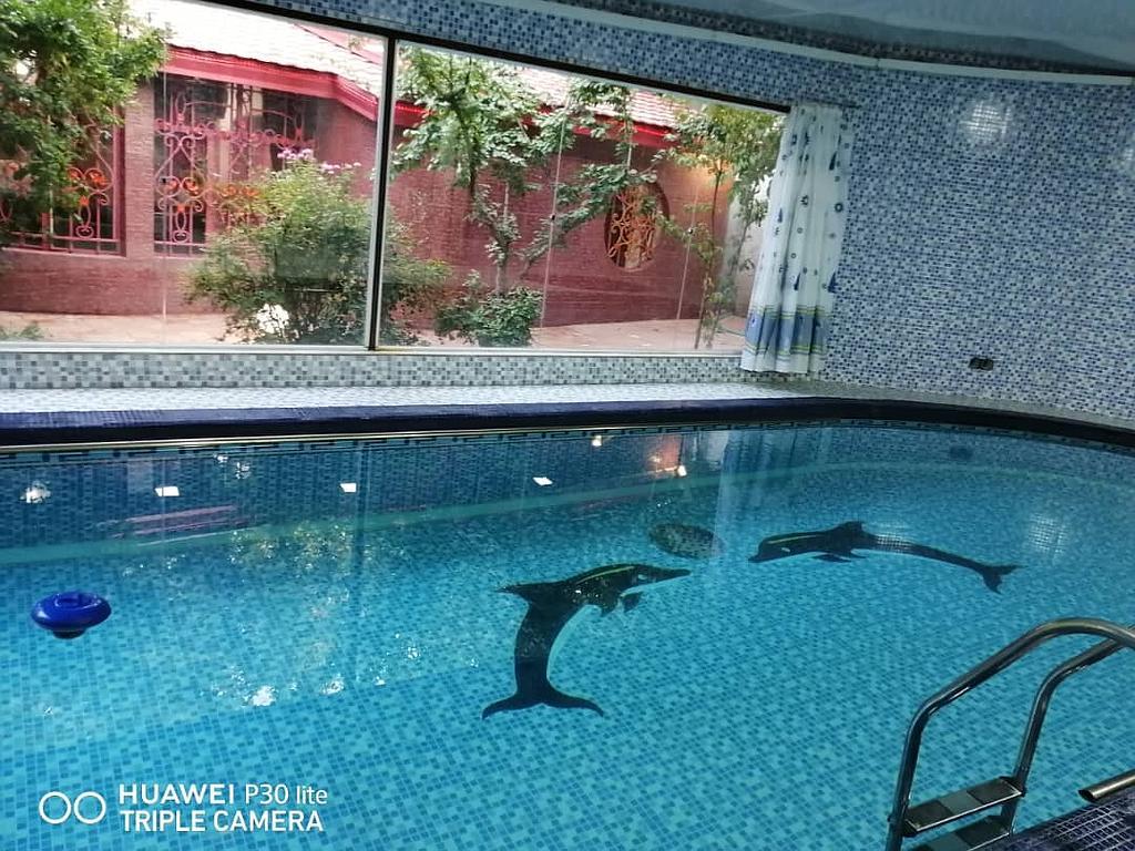 ویلا لوکس در باغ بهادران با استخر آبگرم