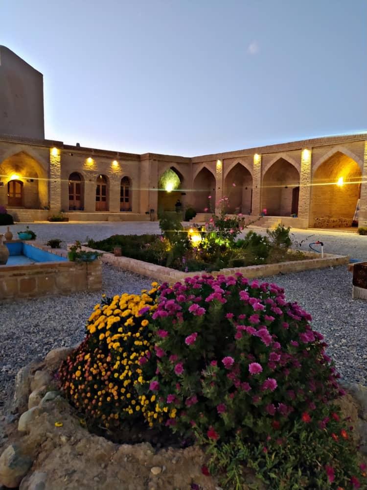 اقامتگاه بومگردی شاه عباسی ایزدخواست