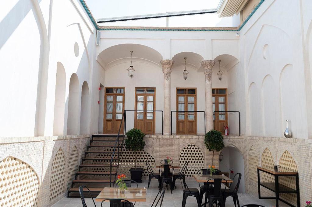 اتاق دوتخته دبل در هتل سنتی کاشان