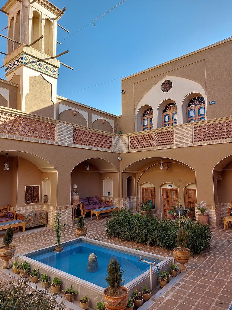 بوم گردی عمارت مهربانو در آران و بیدگل