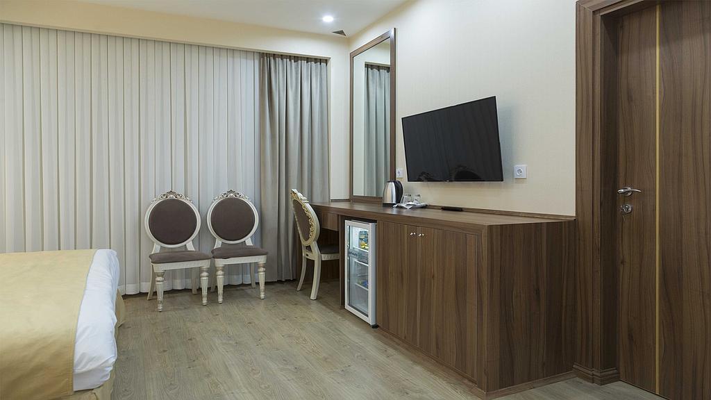 اتاق 3تخته لندسکیپ هتل یاکاموز اردبیل