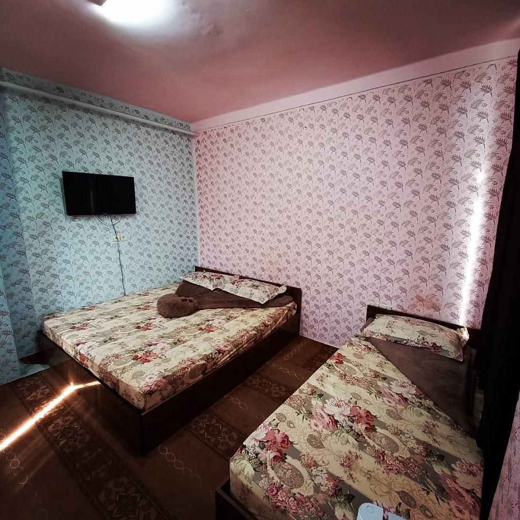 اتاق3 تخته مهمانپذیر خطایی اردبیل