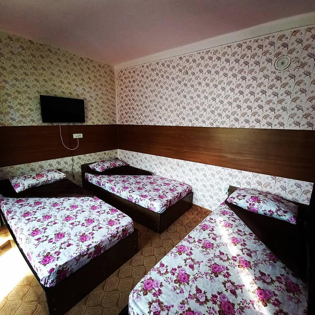 اتاق4 تخته مهمانپذیر خطایی اردبیل