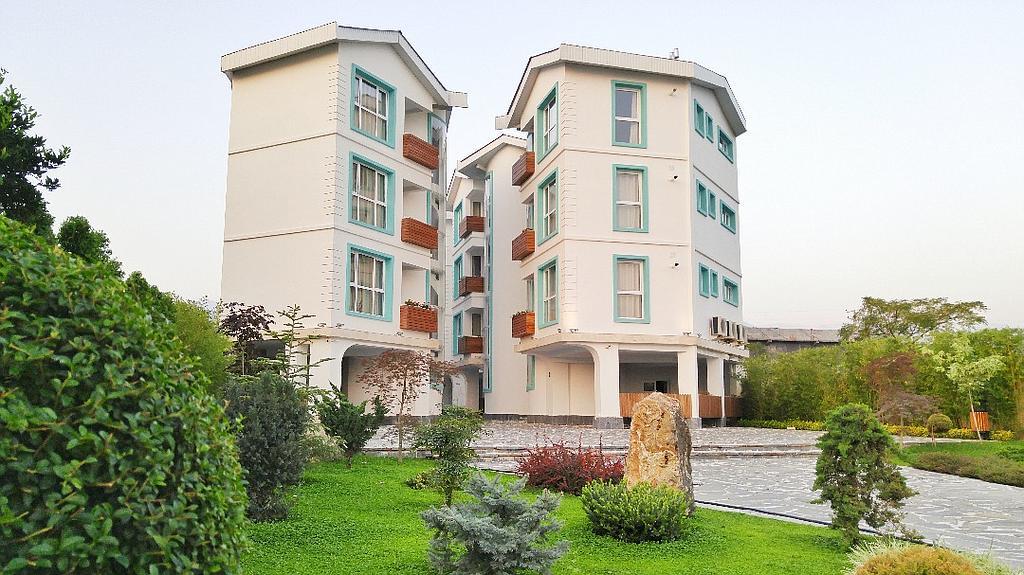 سوئیت دو خوابه هتل باروژ در تنکابن