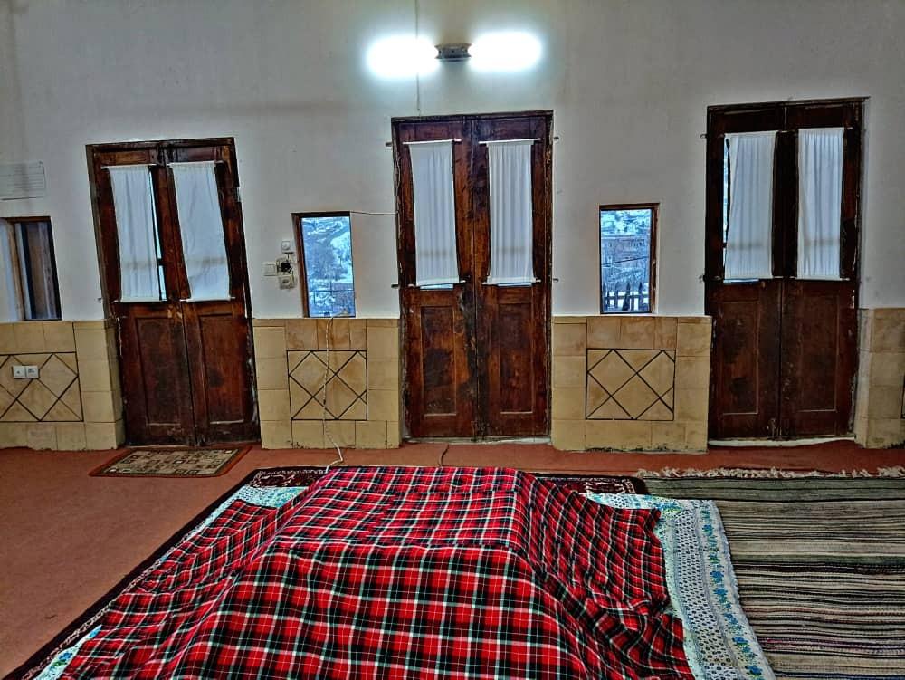 بومگردی آرامش شهر برزک کاشان - گل محمدی