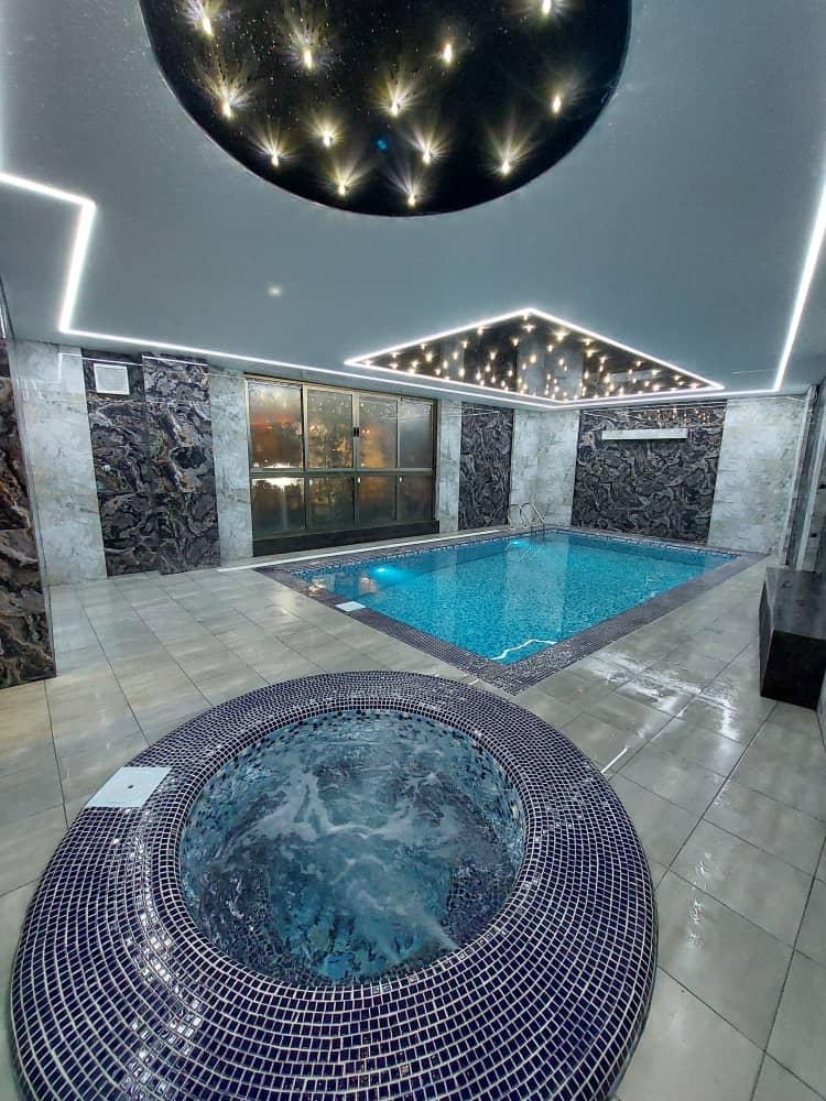 ویلا استخر آبگرم دو خوابه در باغ بهادران