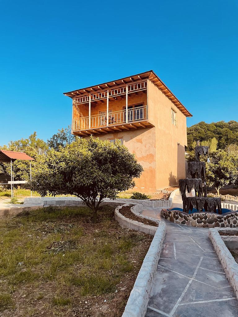 کلبه تمام چوبی با آرامش مطلق و ویو بی نظیر