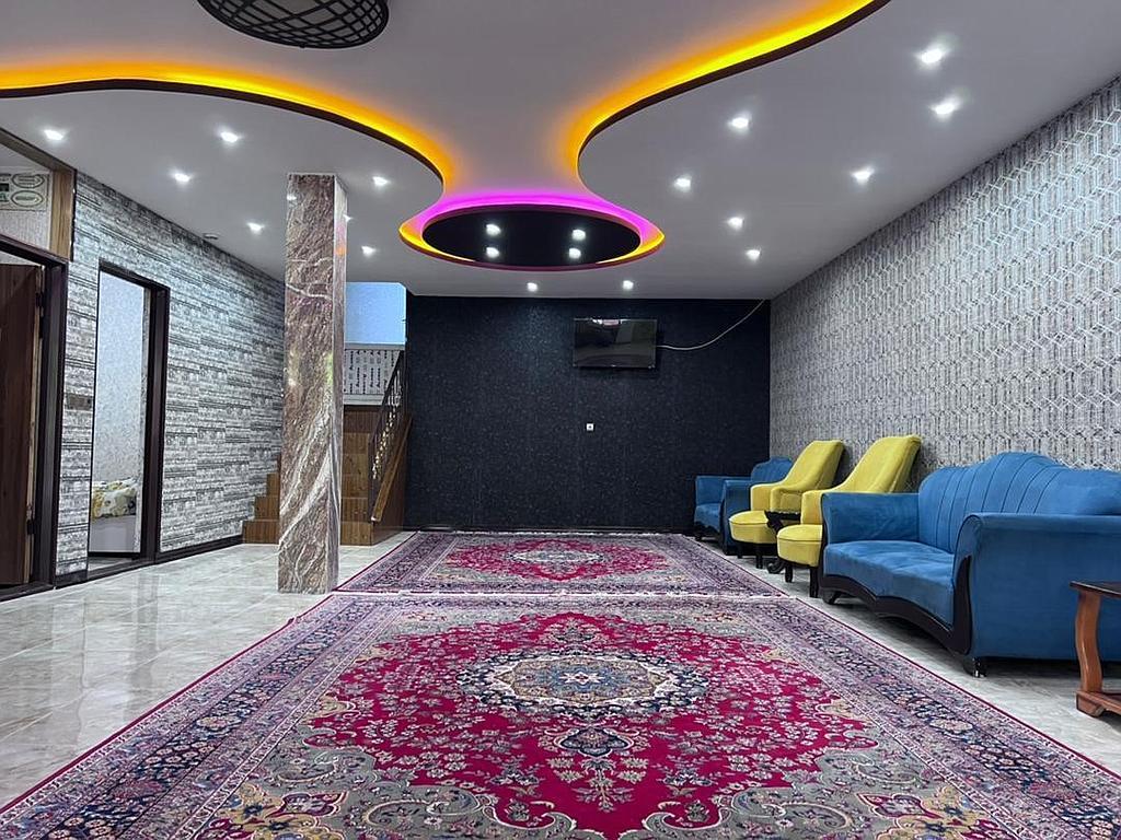 ویلا استخردار آبگرم لب آب باغ بهادران