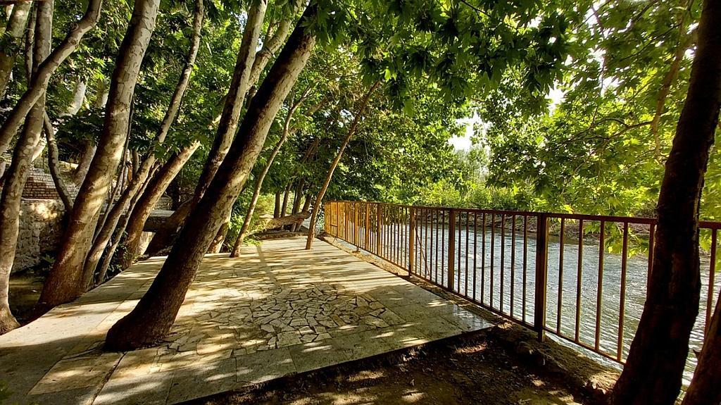 ویلا لب آب دو خوابه باغ بهادران