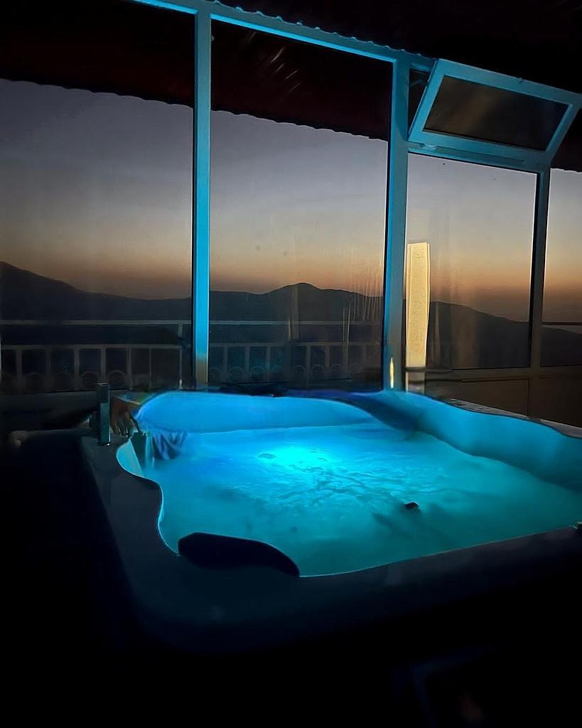 واحد ایلیاد دارای جکوزی با تراسی چشم نواز