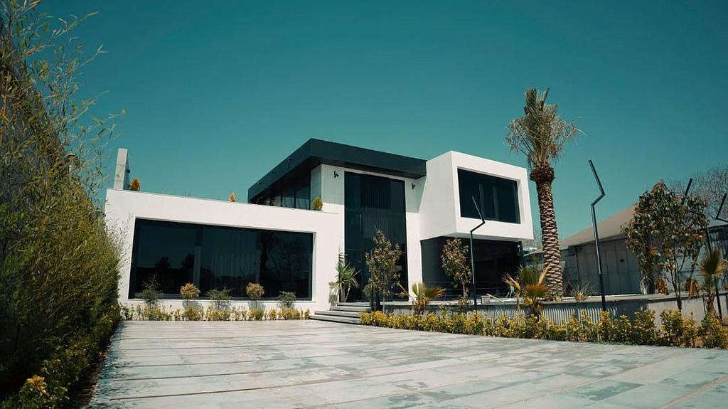 ویلا لوکس با استخر روباز در دینکان شیراز