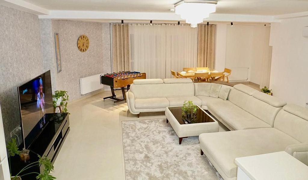 اقامتگاه لوکس با چشم انداز شهر