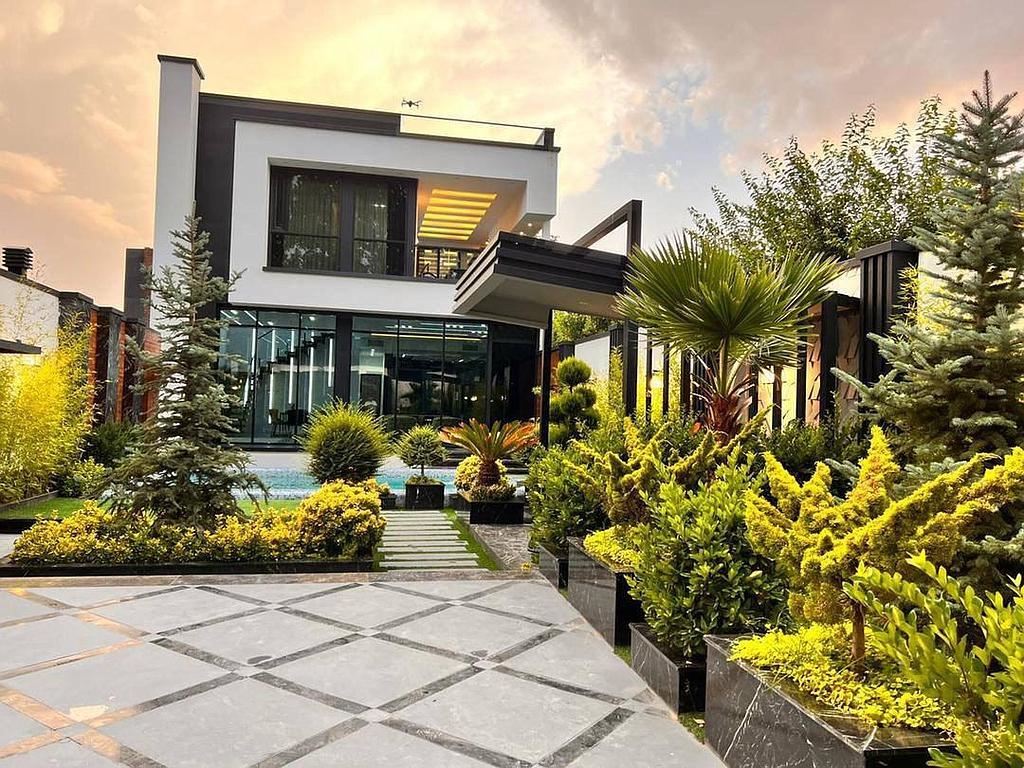 ویلا دوبلکس مدرن با ویو ابدی و استخر آبگرم