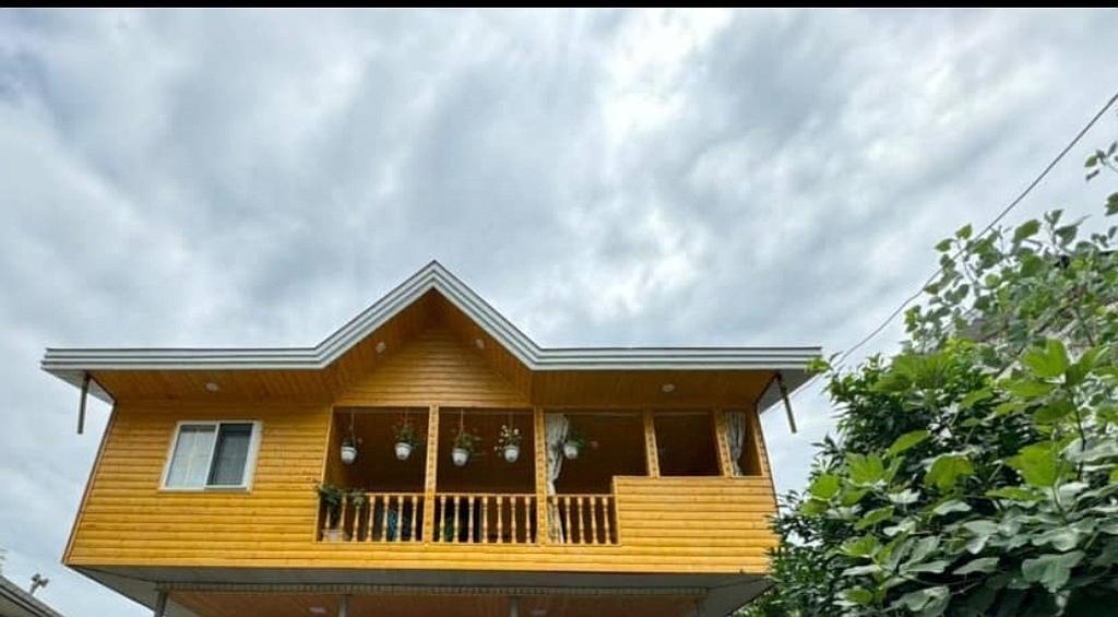 کلبه چوبی شش خوابه مستراستخرداروجکوزی دار