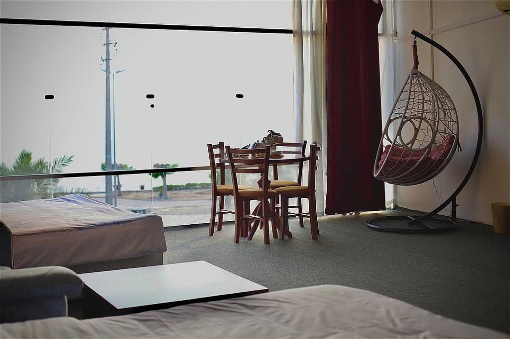 اتاق 102 پنج تخته اقامتگاه آفتاب