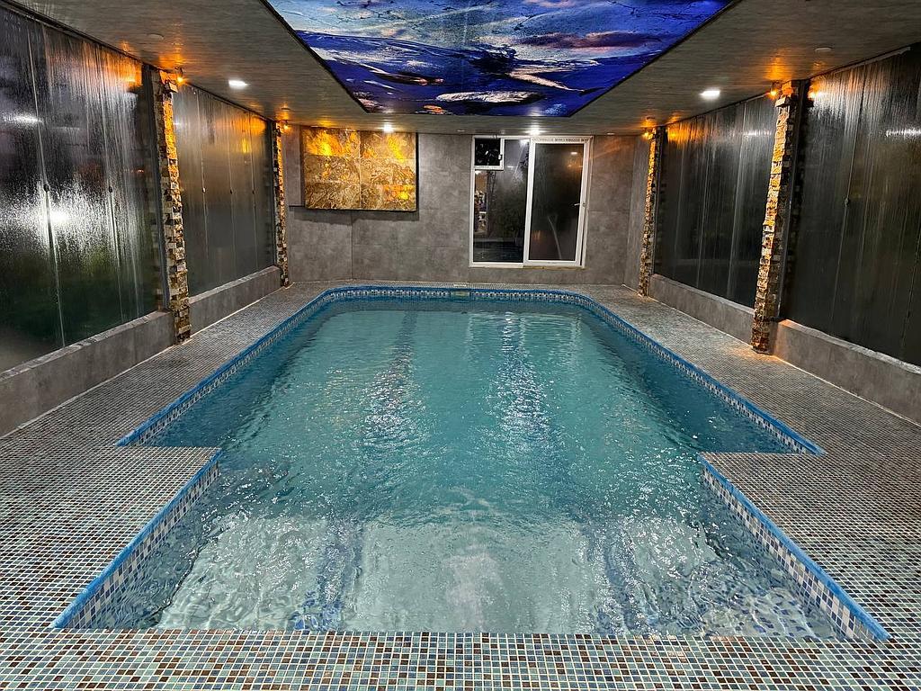 ویلا باغ بااستخر آب گرم درشیراز