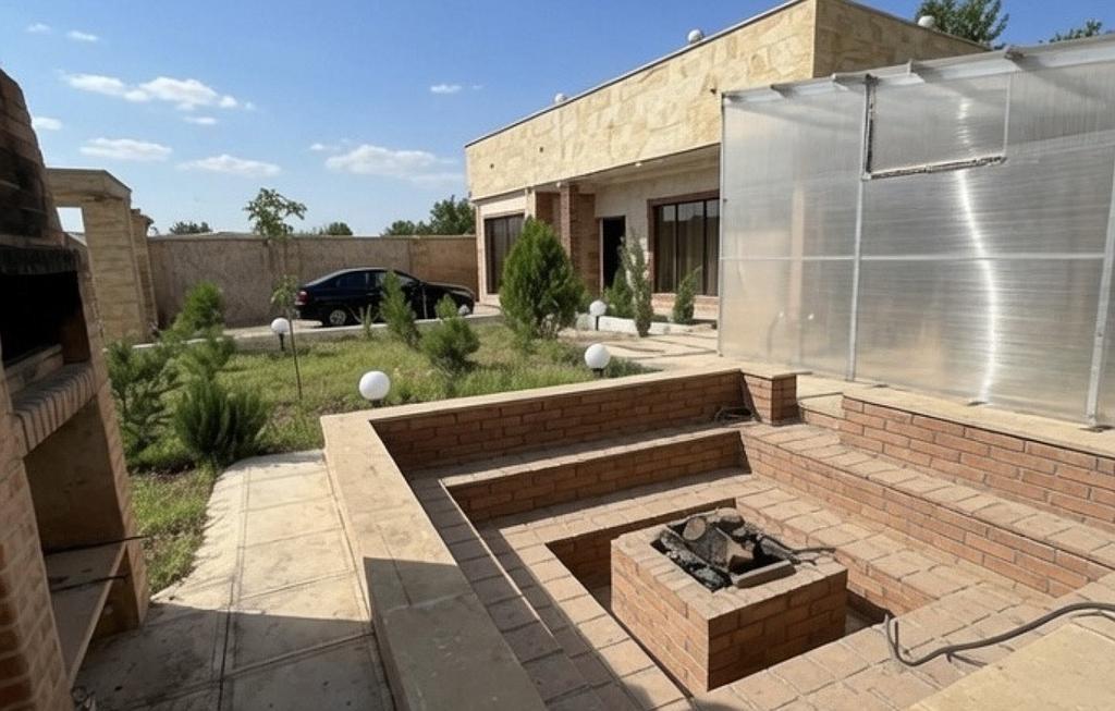 ویلای استخردار سرپوشیده چهارفصل آرنا