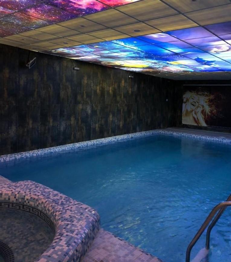 اجاره ویلا با استخر سرپوشیده کردان