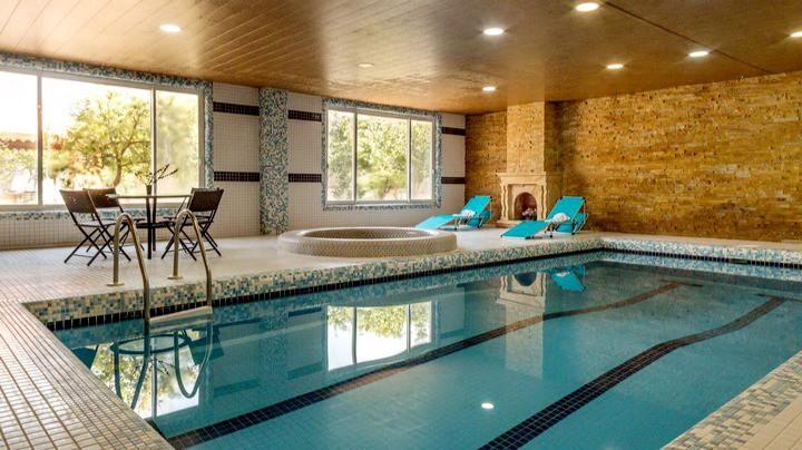 ویلای ۴ خوابه ۲ استخره Vip داخل شهرک