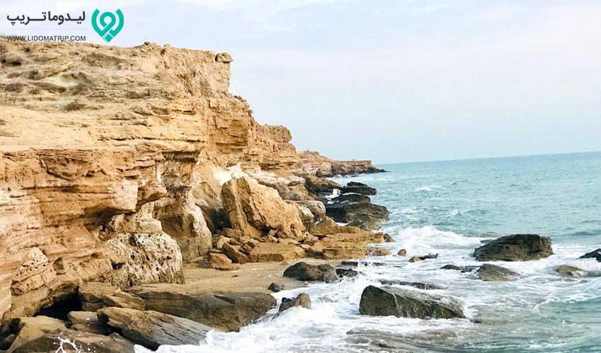 ساحل صخره ای دریای بزرگ در چابهار