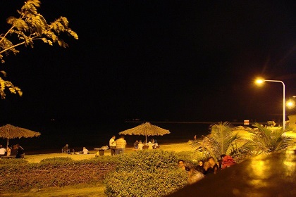عکس ساحل مرجان کیش در شب